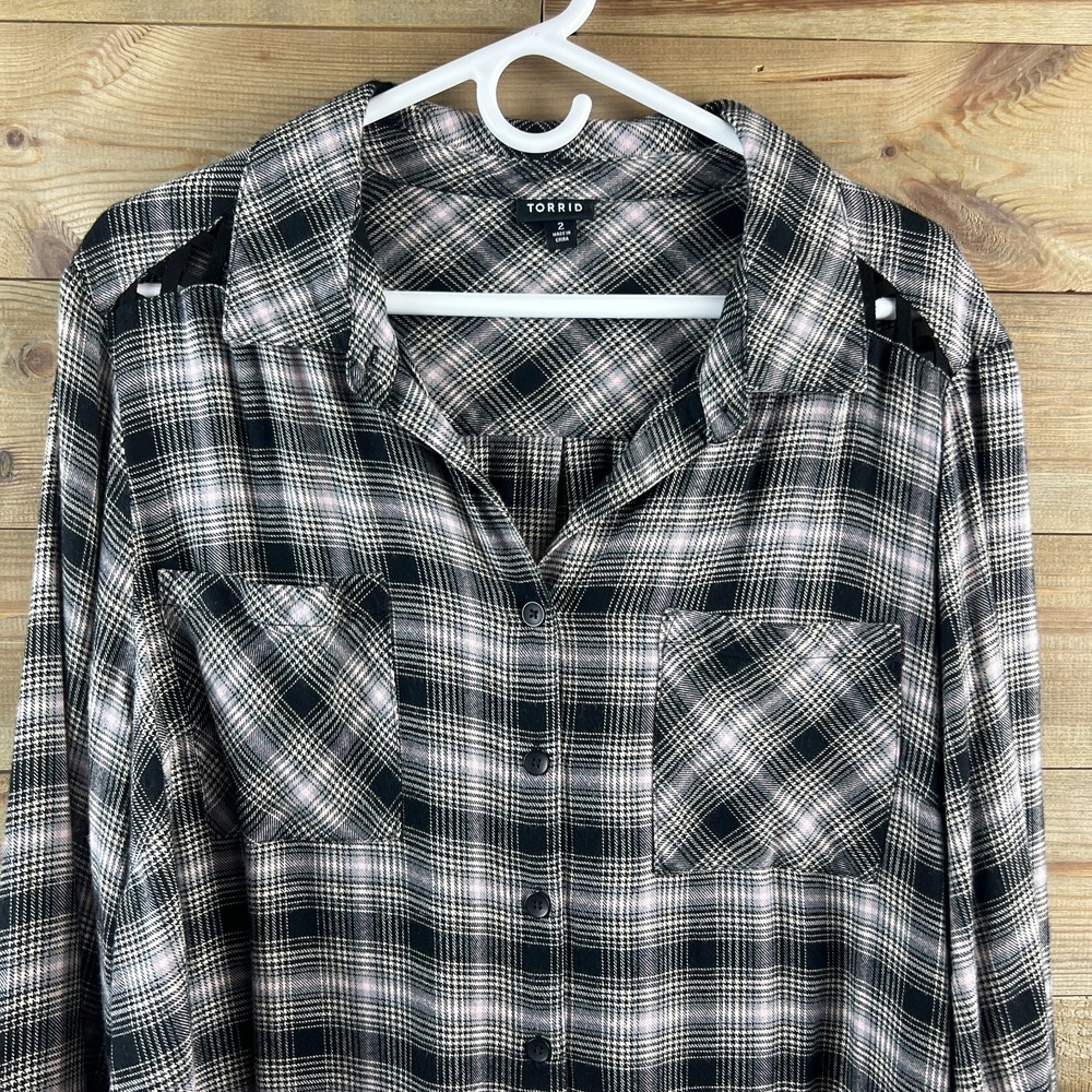 Torrid Womens Shirt Long Sleeve Button Up Plaid Black White Pink Soft Preppy 2X - Picture 2 of 8